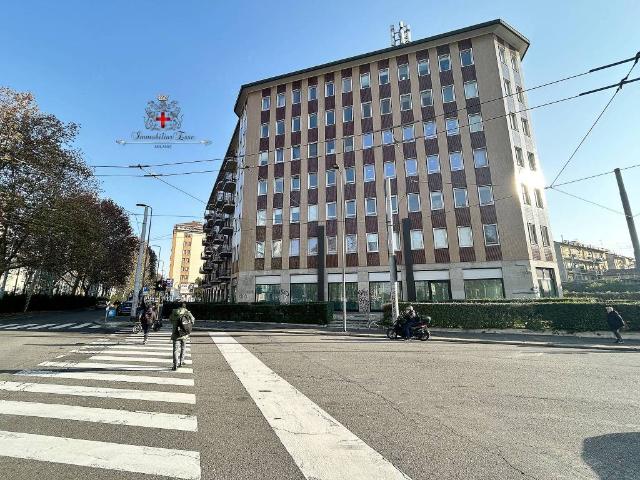 Locale Commerciale in vendita a Municipio 6, Milano