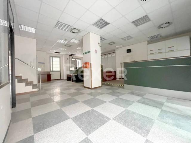 Locale Commerciale in vendita a Municipio 8 di Milano, Milano