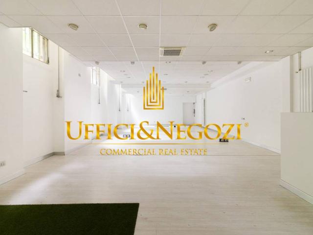 Locale Commerciale in vendita a Municipio 8 di Milano, Milano