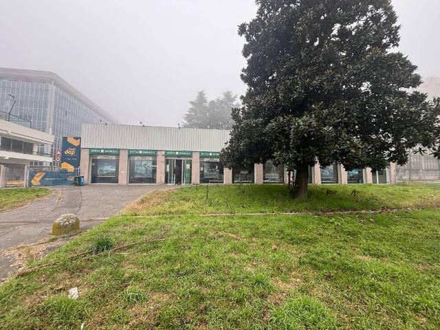 Locale Commerciale in vendita a Municipio 5, Milano