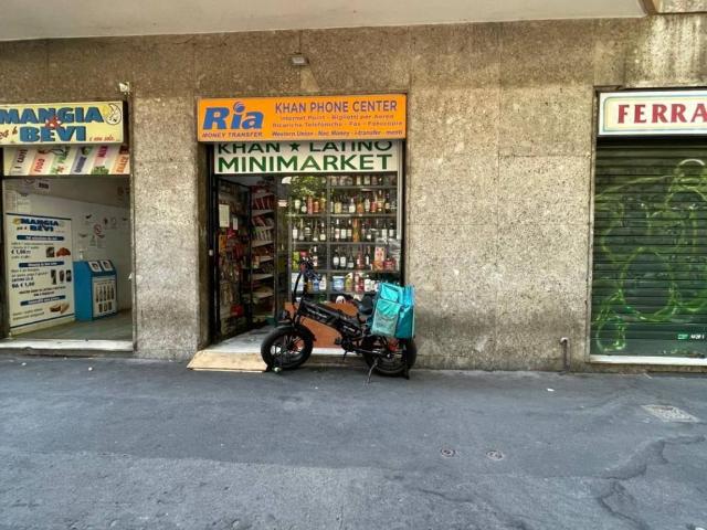 Locale Commerciale in vendita a Municipio 6, Milano