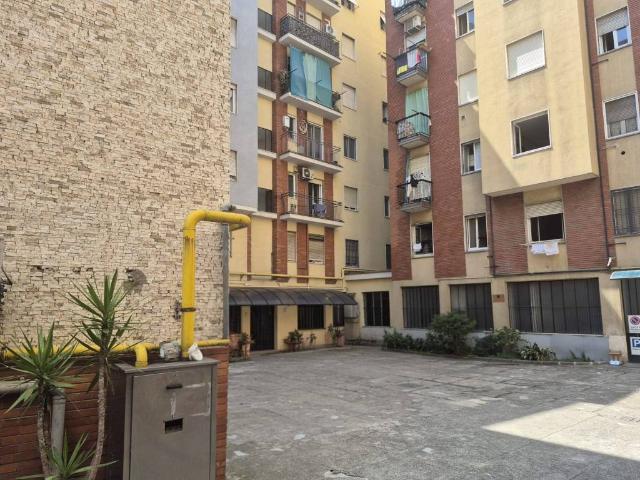 Locale Commerciale in vendita a Municipio 9, Milano