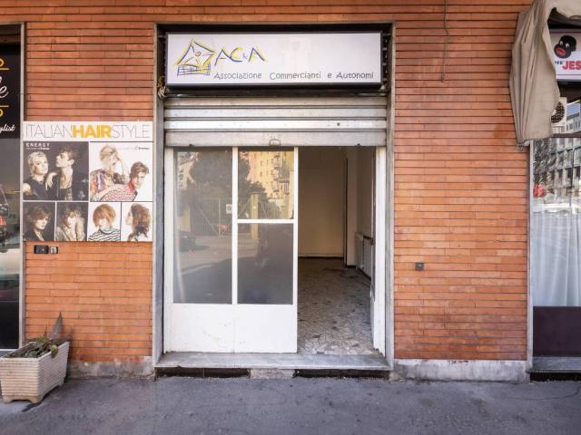 Locale Commerciale in vendita a Municipio 7, Milano