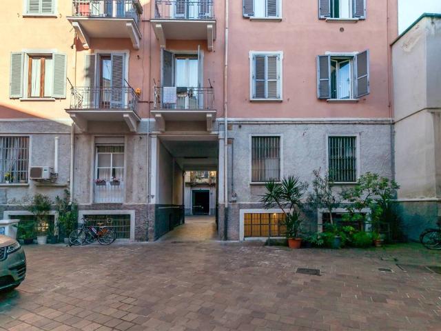Locale Commerciale in vendita a Municipio 9, Milano