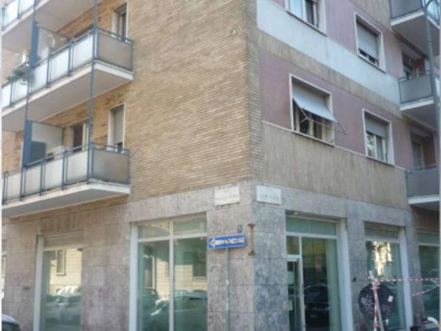 Locale Commerciale in vendita a Municipio 4, Milano