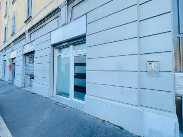 Locale Commerciale in vendita a Municipio 8 di Milano, Milano