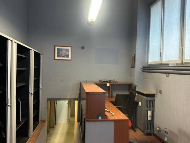 Locale Commerciale in vendita a Municipio 7, Milano