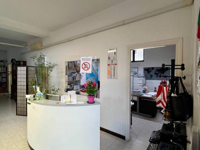 Locale Commerciale in vendita a Municipio 7, Milano