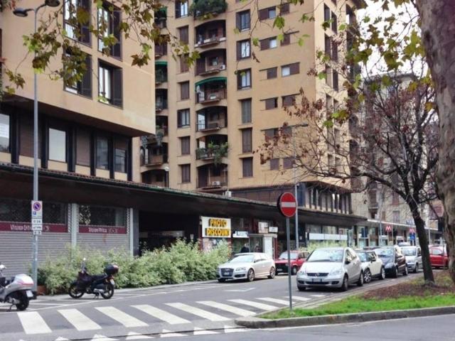 Locale Commerciale in vendita a Municipio 7, Milano