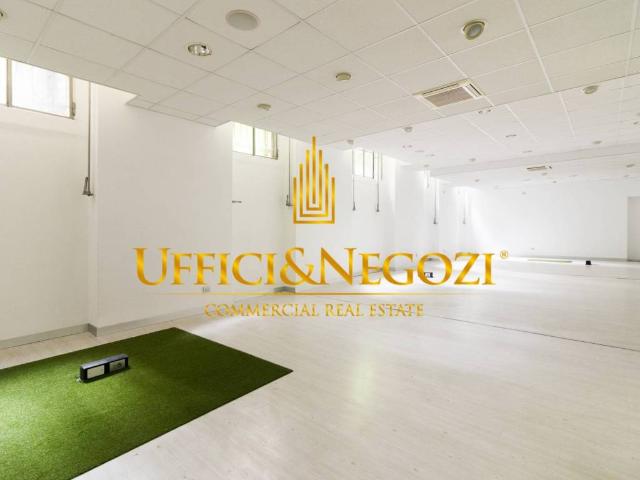Locale Commerciale in vendita a Tre Torri, Milano