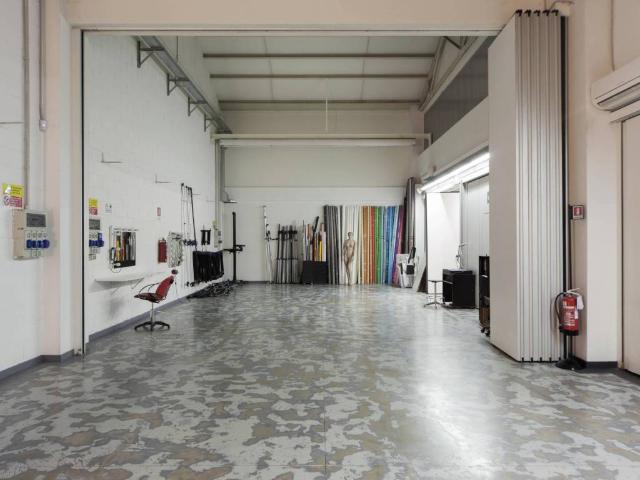 Locale Commerciale in vendita a Municipio 4, Milano