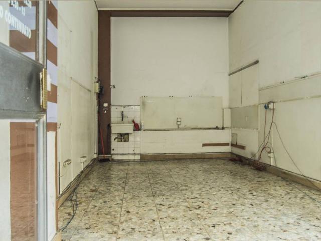Locale Commerciale in vendita a Municipio 6, Milano
