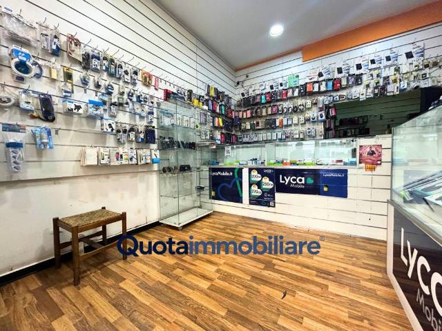 Locale Commerciale in vendita a Isola, Milano