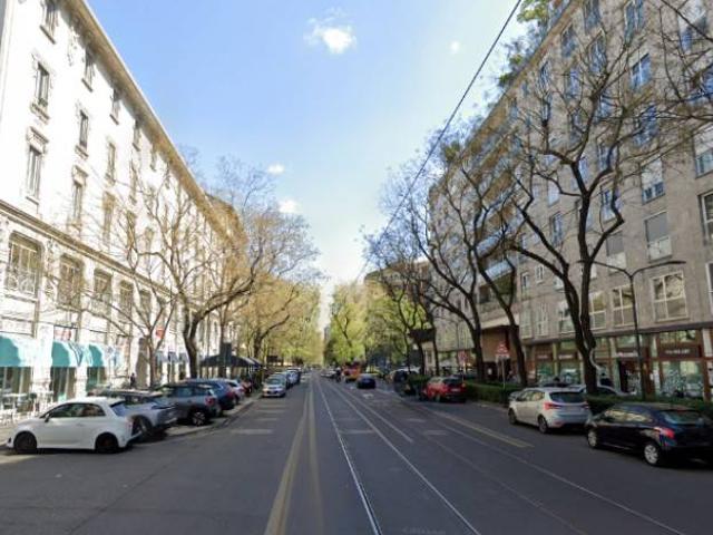 Locale Commerciale in vendita a Municipio 6, Milano