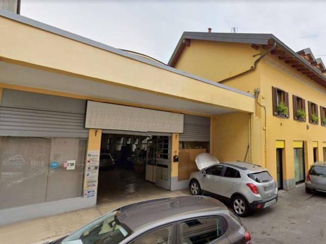 Locale Commerciale in vendita a Municipio 8 di Milano, Milano