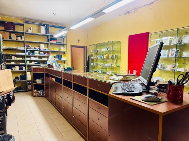 Locale Commerciale in vendita a Municipio 1, Milano