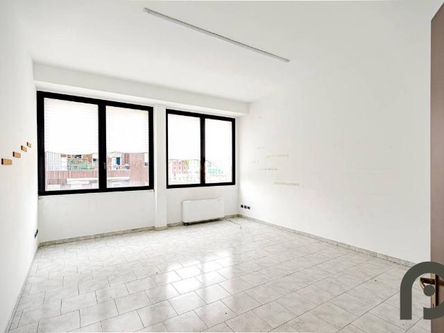 Locale Commerciale in vendita a Municipio 6, Milano