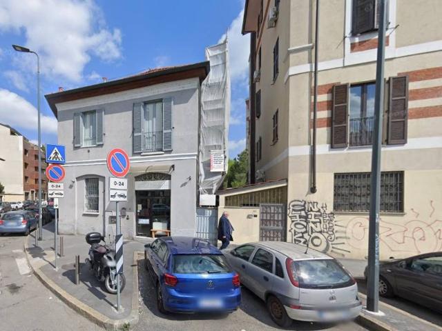 Locale Commerciale in vendita a Municipio 6, Milano