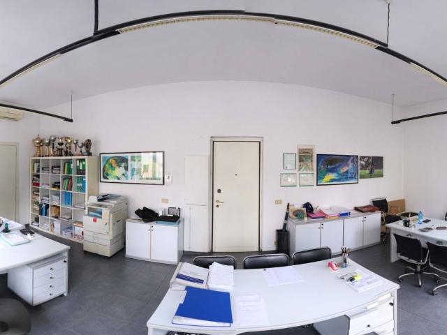 Locale Commerciale in vendita a Municipio 6, Milano