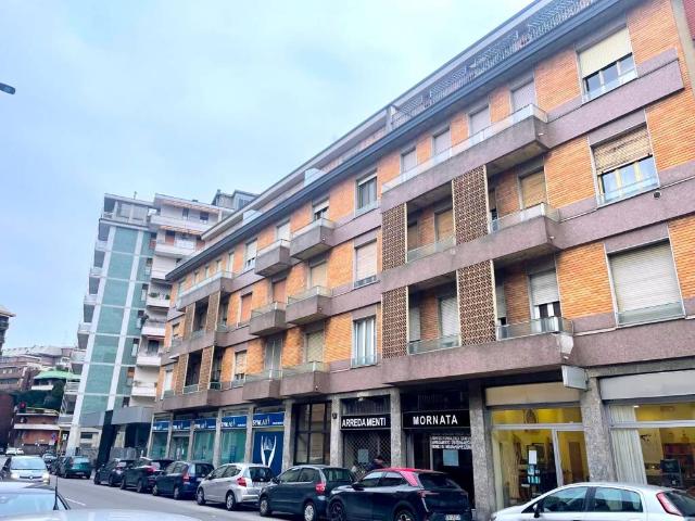 Locale Commerciale in vendita a Municipio 7, Milano