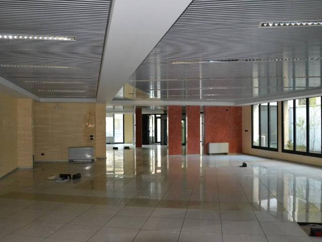 Locale Commerciale in vendita a Municipio 3, Milano