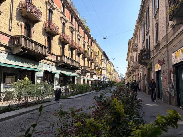 Locale Commerciale in vendita a Municipio 8 di Milano, Milano