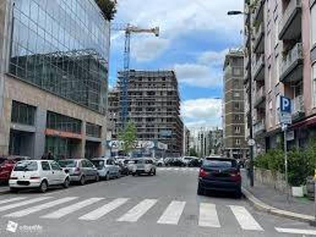 Locale Commerciale in vendita a Municipio 8 di Milano, Milano