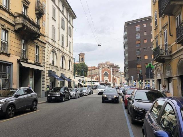 Locale Commerciale in vendita a Municipio 7, Milano