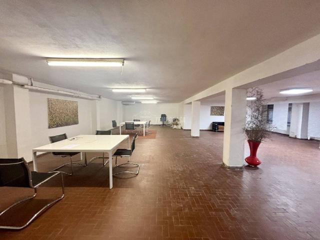Locale Commerciale in vendita a Municipio 3, Milano