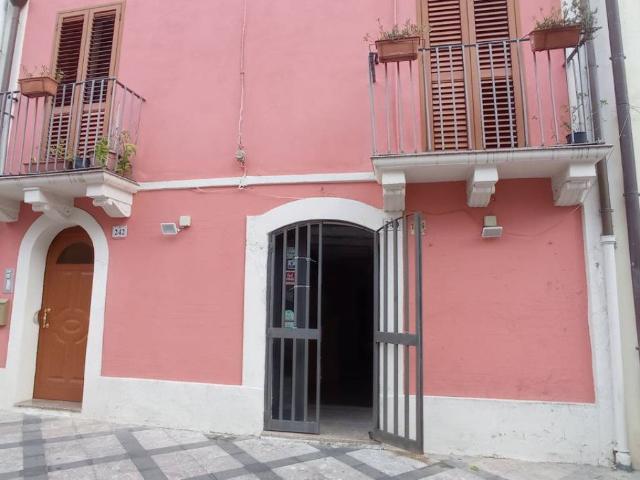 Locale Commerciale in vendita a Milazzo, Sicilia