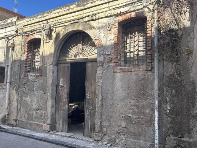Locale Commerciale in vendita a Milazzo, Sicilia