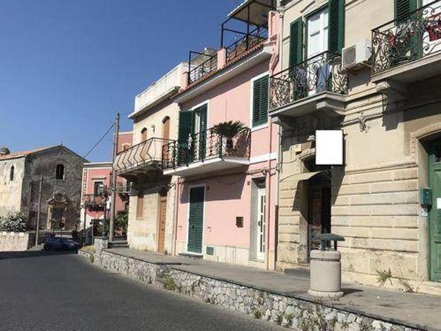 Locale Commerciale in vendita a Milazzo, Sicilia
