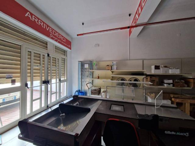 Locale Commerciale in vendita a Santa Marina, Milazzo