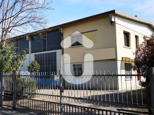 Locale Commerciale in vendita a Milzano, Lombardia