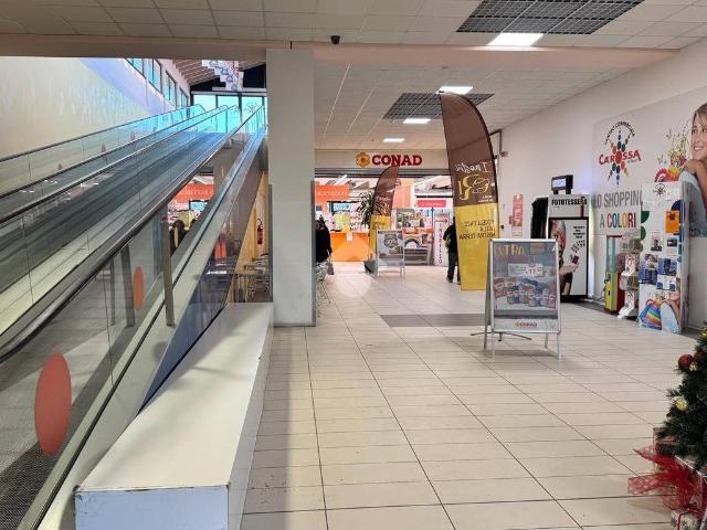 Locale Commerciale in vendita a Unione Terre di Pianura, Minerbio