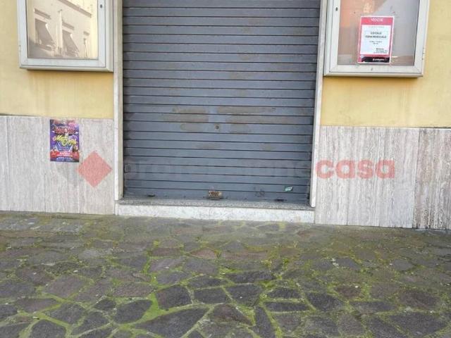 Locale Commerciale in vendita a Scauri, Minturno