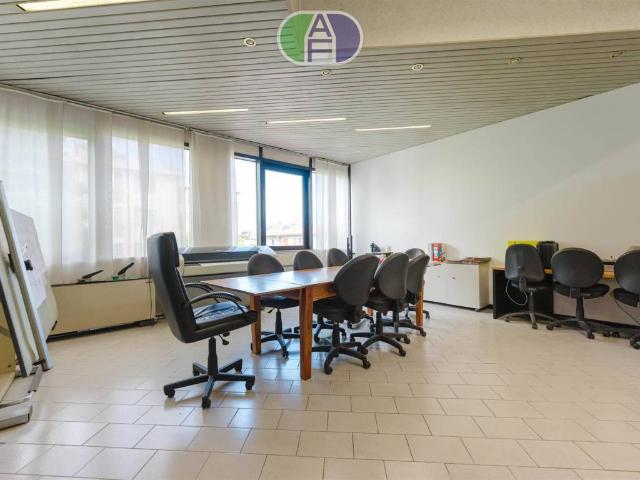 Locale Commerciale in vendita a Mira Taglio, Veneto