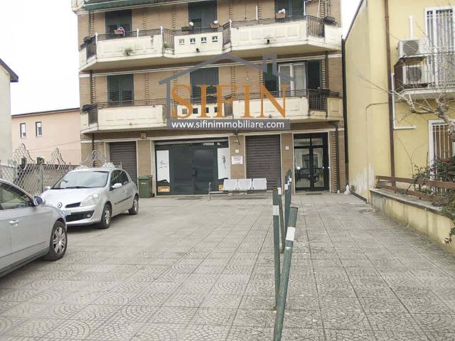 Locale Commerciale in vendita a Mirabella Eclano, Campania