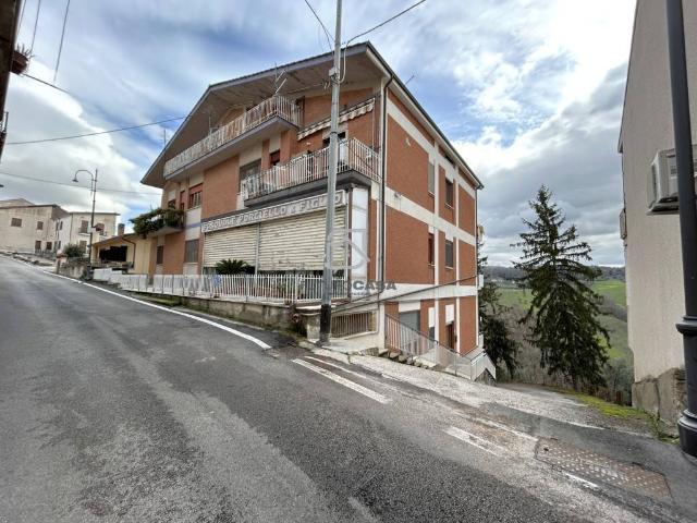 Locale Commerciale in vendita a Mirabella Eclano, Campania