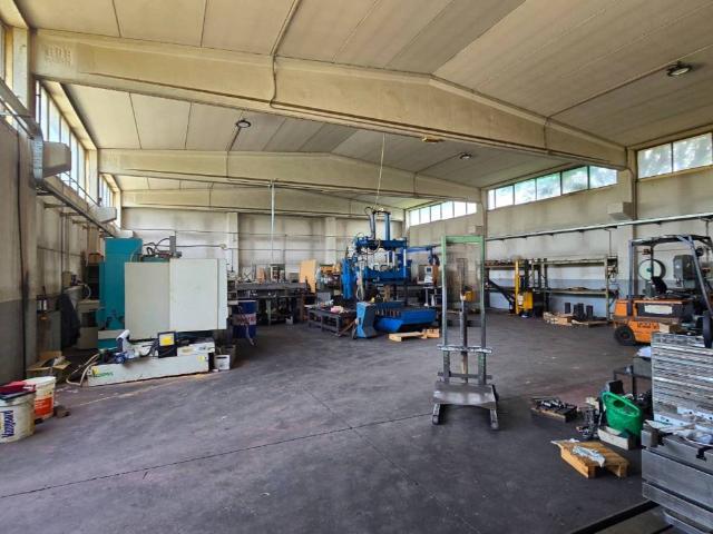 Locale Commerciale in vendita a Miradolo Terme, Lombardia