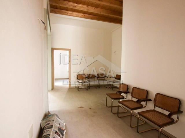 Locale Commerciale in vendita a Unione Comuni Modenesi Area Nord, Mirandola