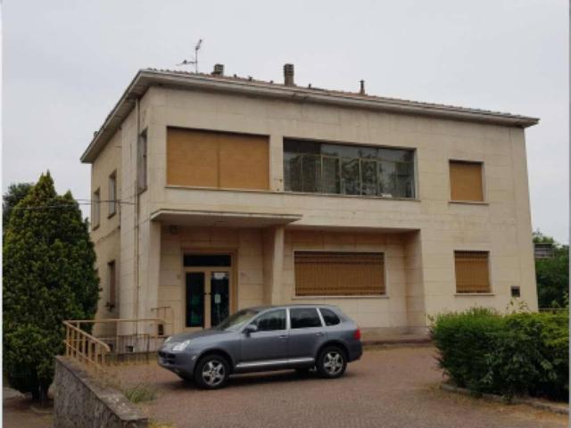 Locale Commerciale in vendita a Unione Comuni Modenesi Area Nord, Mirandola