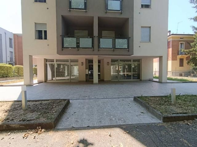 Locale Commerciale in vendita a Unione Comuni Modenesi Area Nord, Mirandola