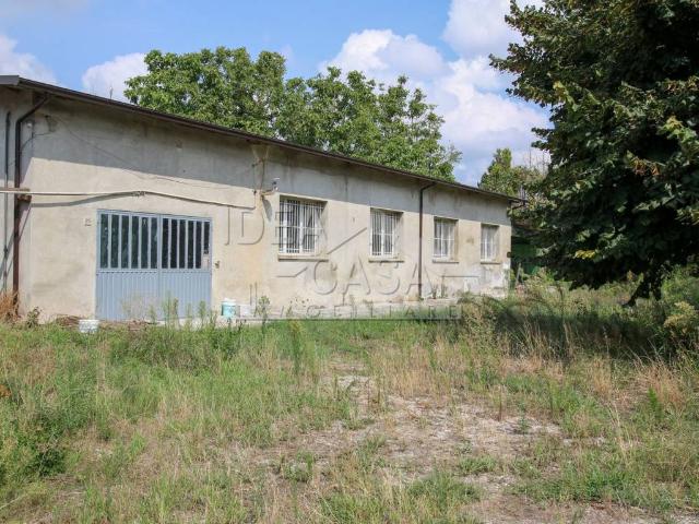 Locale Commerciale in vendita a Unione Comuni Modenesi Area Nord, San Felice Sul Panaro