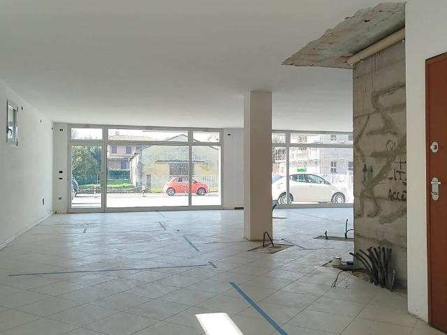Locale Commerciale in vendita a Unione Comuni Modenesi Area Nord, Mirandola