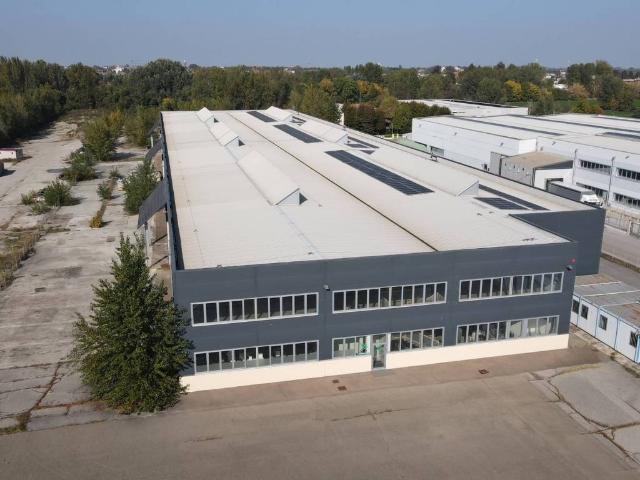 Locale Commerciale in vendita a Unione Comuni Modenesi Area Nord, Mirandola