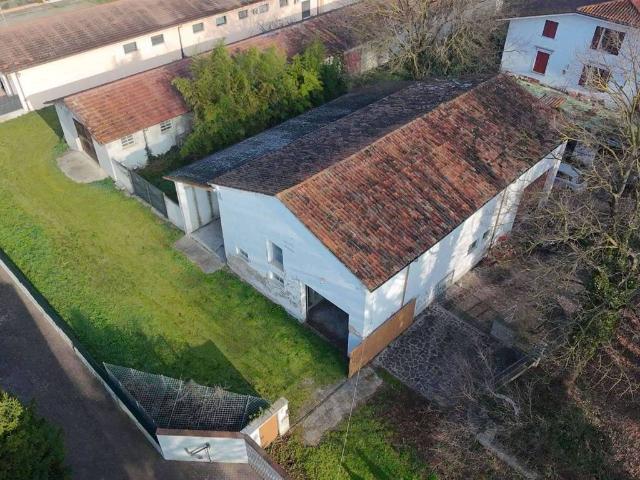 Locale Commerciale in vendita a Unione Comuni Modenesi Area Nord, Mirandola