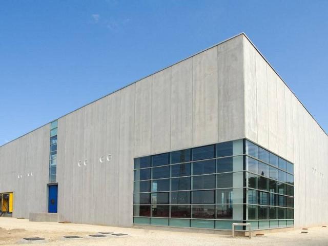 Locale Commerciale in vendita a Unione Comuni Modenesi Area Nord, Mirandola