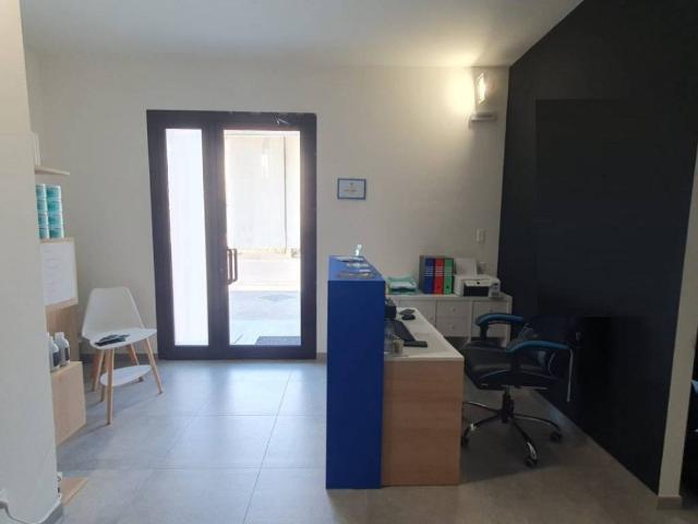Locale Commerciale in vendita a Unione Comuni Modenesi Area Nord, Mirandola