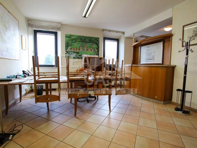 Locale Commerciale in vendita a Unione Comuni Modenesi Area Nord, Mirandola